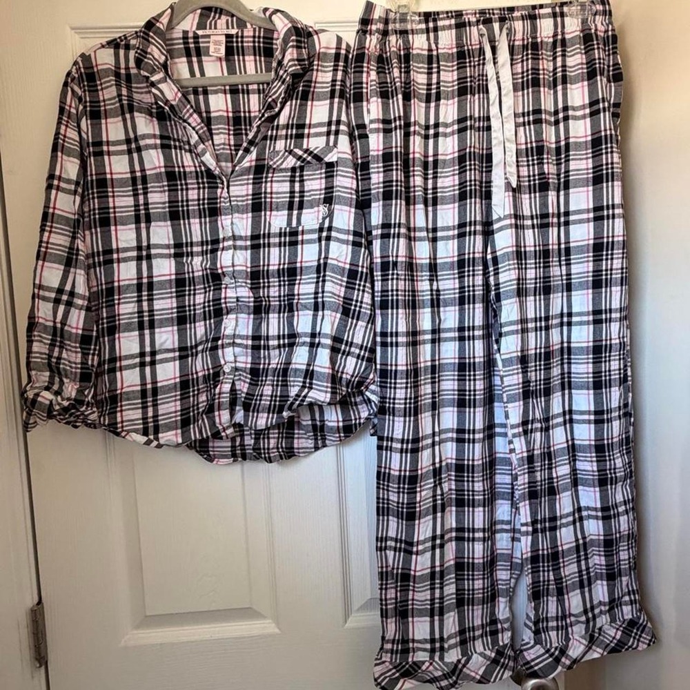 Victoria's Secret plaid pajama set in a S